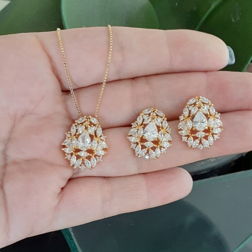 Conjunto cristal com zircônias