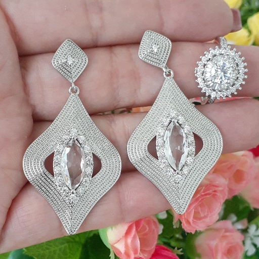 Brinco Zircônia com Cristal